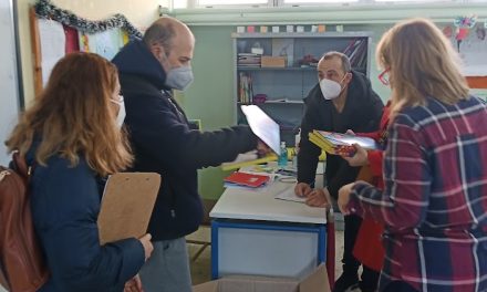 Διανομή φωτογραφιών στους μαθητές του 11ου Δημοτικού Σχολείου Αμαρουσίου