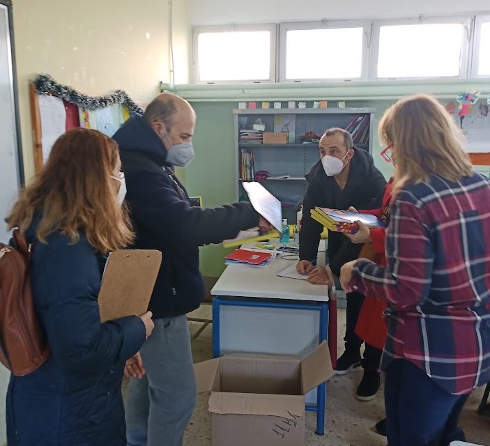 Διανομή φωτογραφιών στους μαθητές του 11ου Δημοτικού Σχολείου Αμαρουσίου